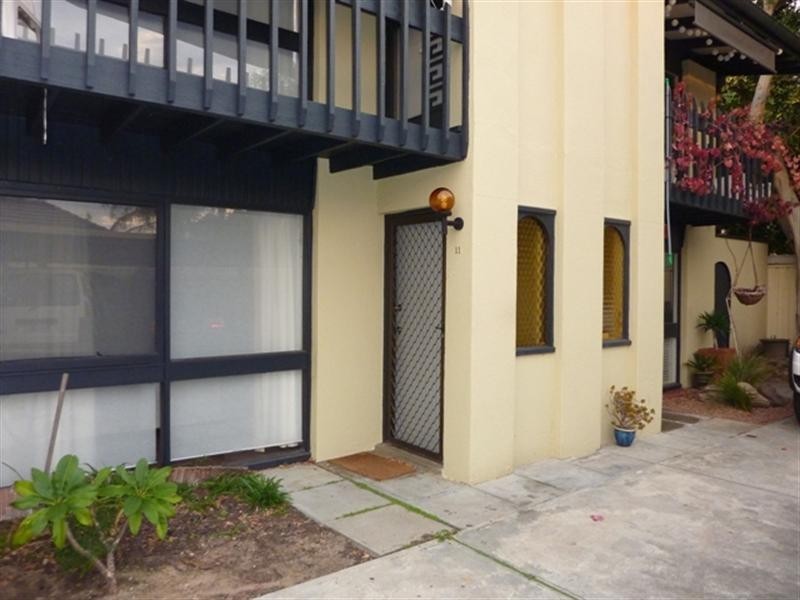 11/1 Gore Street, Glenelg SA 5045
