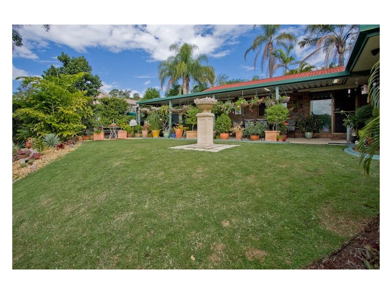 2 Sandalwood Street, Sinnamon Park QLD 4073