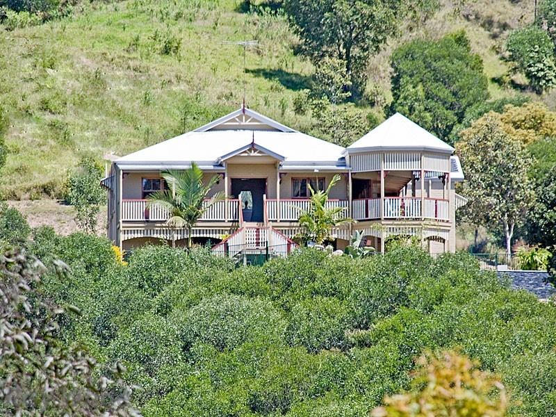 1 Woodland Drive, Pullenvale QLD 4069