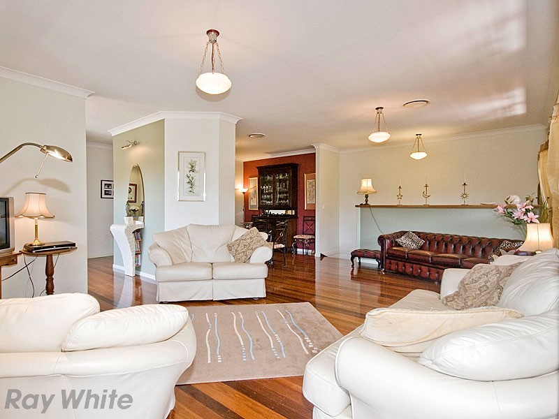 1 Woodland Drive, Pullenvale QLD 4069