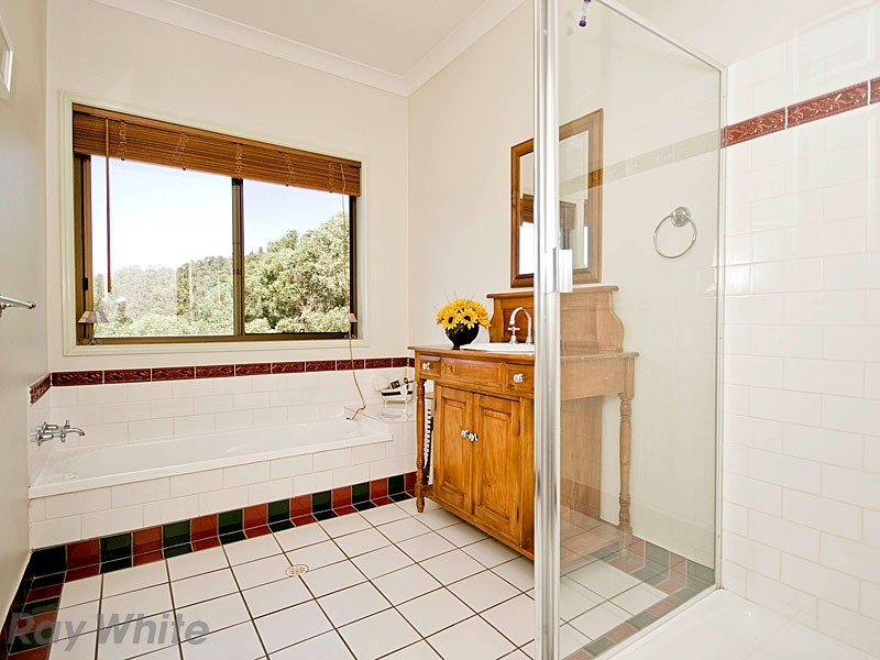 1 Woodland Drive, Pullenvale QLD 4069