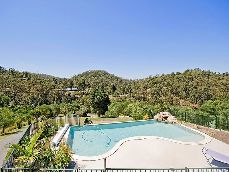 1 Woodland Drive, Pullenvale QLD 4069