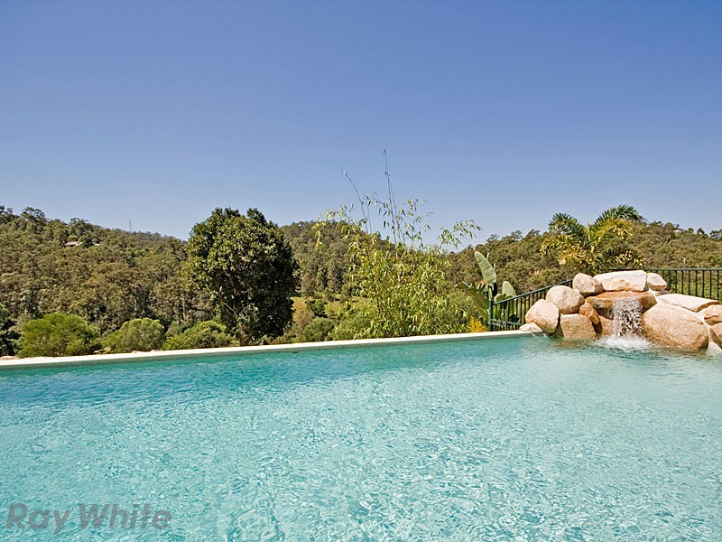 1 Woodland Drive, Pullenvale QLD 4069