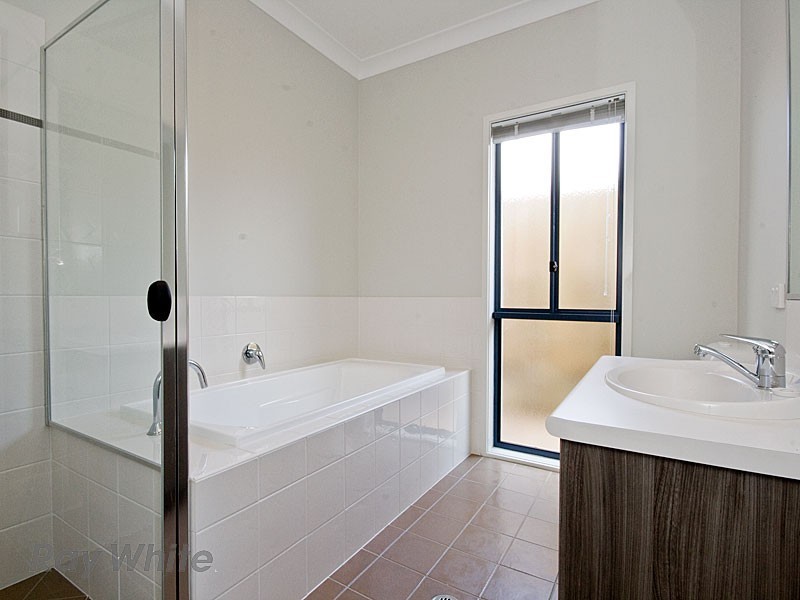 11 Waterside Drive, Springfield Lakes QLD 4300