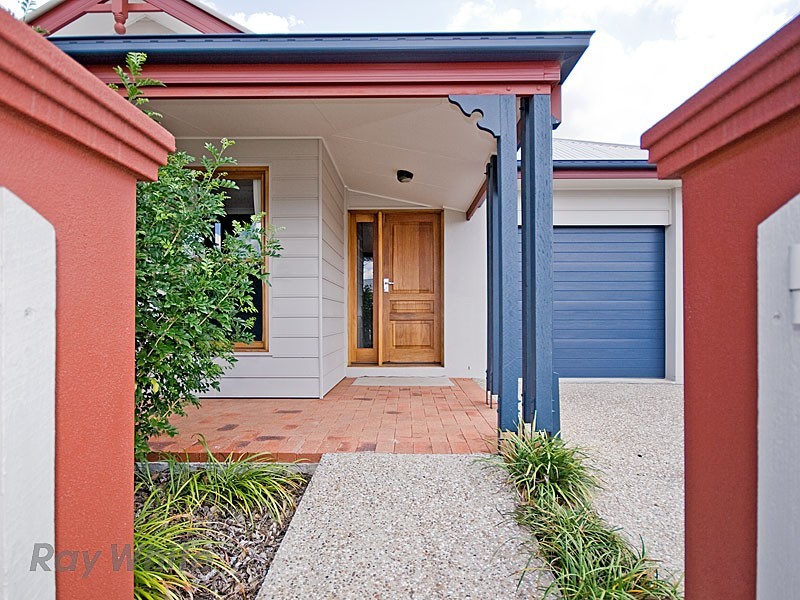 11 Waterside Drive, Springfield Lakes QLD 4300