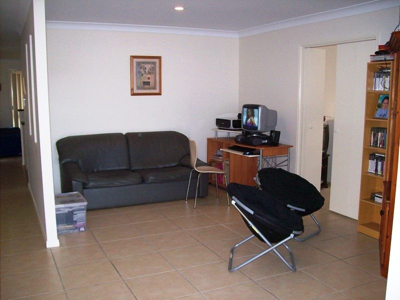 10 Angela Place, Yamanto QLD 4305