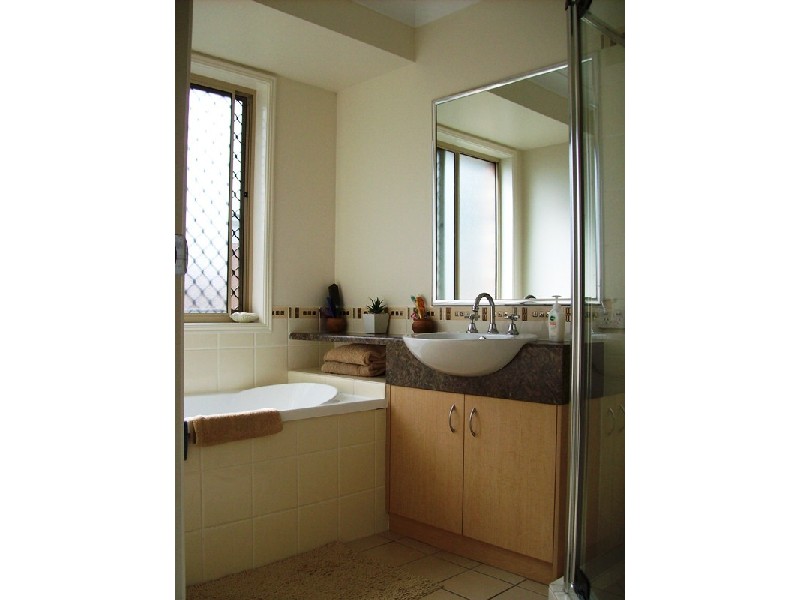 10 Angela Place, Yamanto QLD 4305