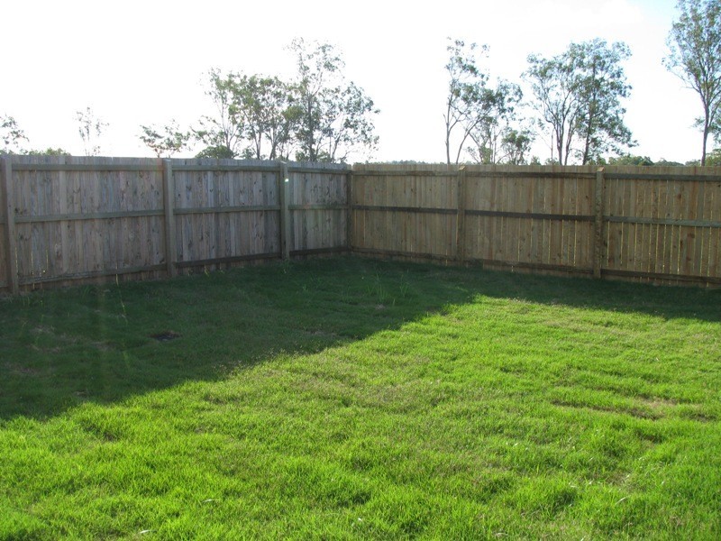 100 Anna Drive, Raceview QLD 4305