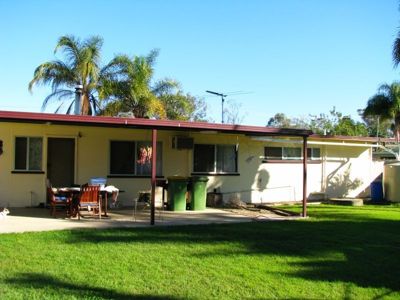 27 Bell Street, Walloon QLD 4306