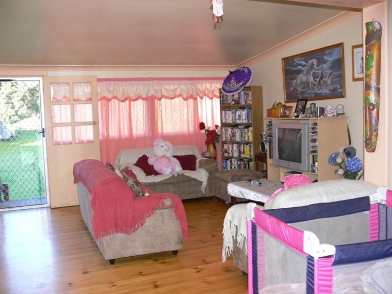 9 Challinor Street, Sadliers Crossing QLD 4305