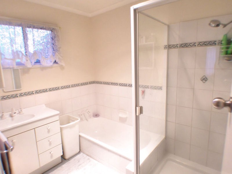 11 Prunda Parade, Raceview QLD 4305