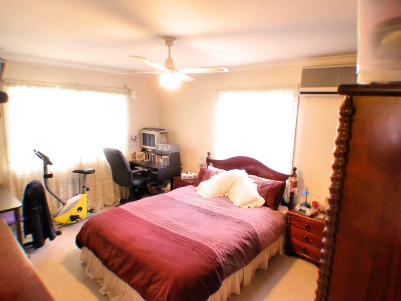 11 Prunda Parade, Raceview QLD 4305