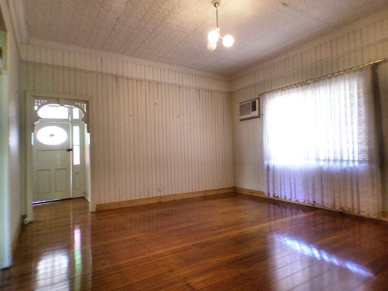 111 Brisbane Road, Riverview QLD 4303