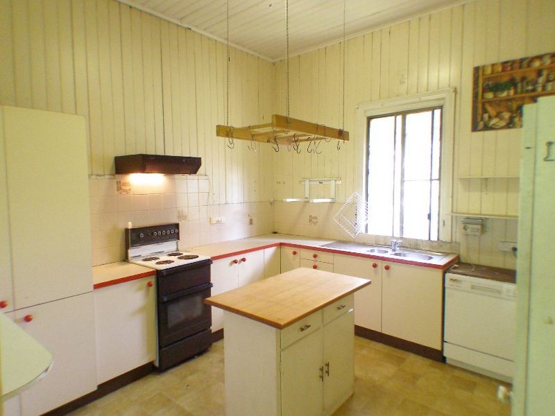 111 Brisbane Road, Riverview QLD 4303