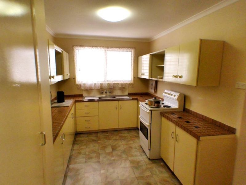 18 Prunda Parade, Raceview QLD 4305