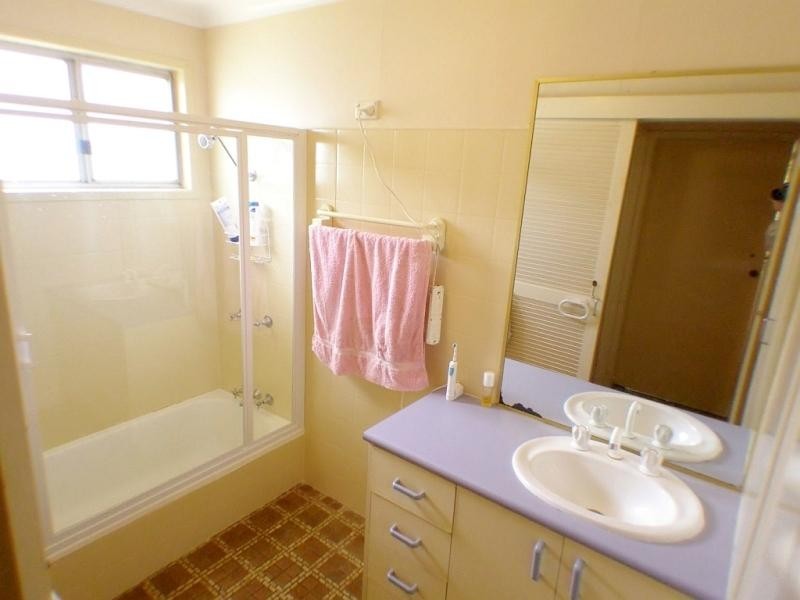 18 Prunda Parade, Raceview QLD 4305