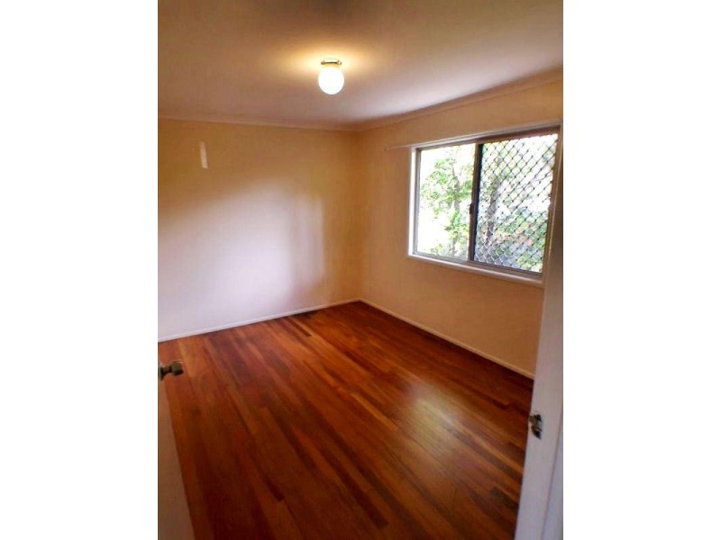 6 Skinner Crescent, Silkstone QLD 4304