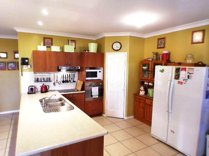 3 Knight Avenue, Silkstone QLD 4304