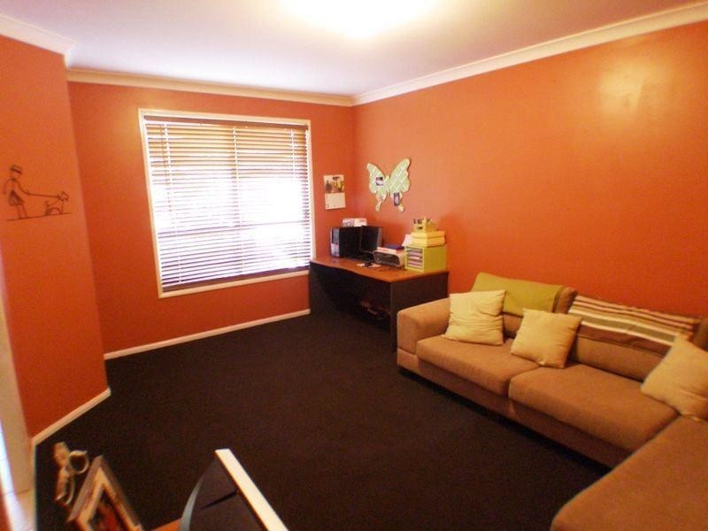 3 Knight Avenue, Silkstone QLD 4304