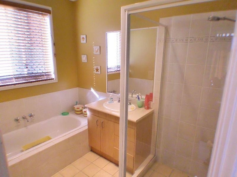 3 Knight Avenue, Silkstone QLD 4304