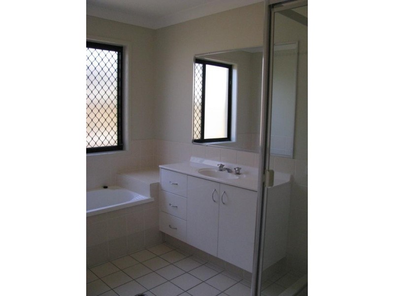 10 Bosswood Court, Yamanto QLD 4305