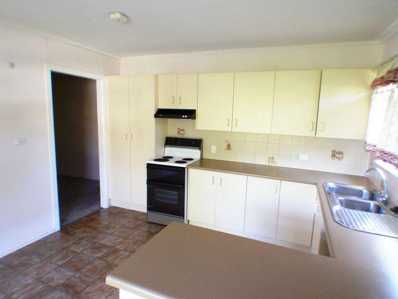 169 South Station Road, Silkstone QLD 4304