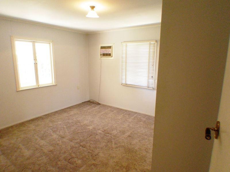 169 South Station Road, Silkstone QLD 4304