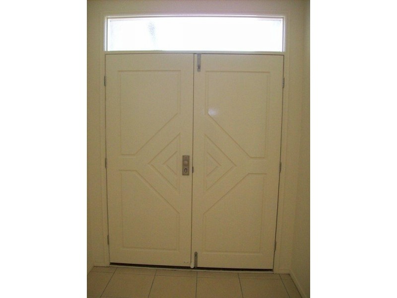 2 Josh Court, Flinders View QLD 4305