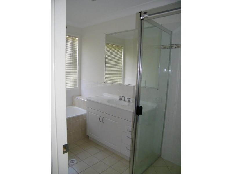 17 Benjamin Court, Yamanto QLD 4305