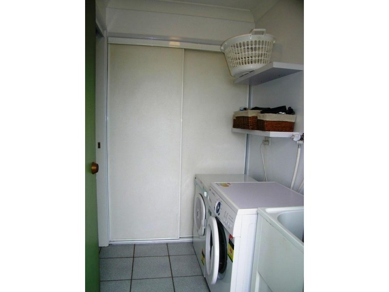 8 Mark Court, Raceview QLD 4305
