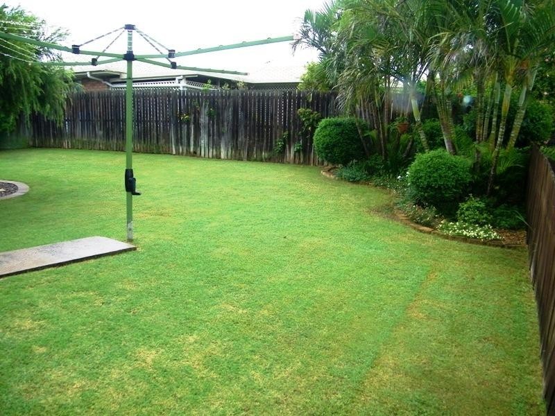 8 Mark Court, Raceview QLD 4305