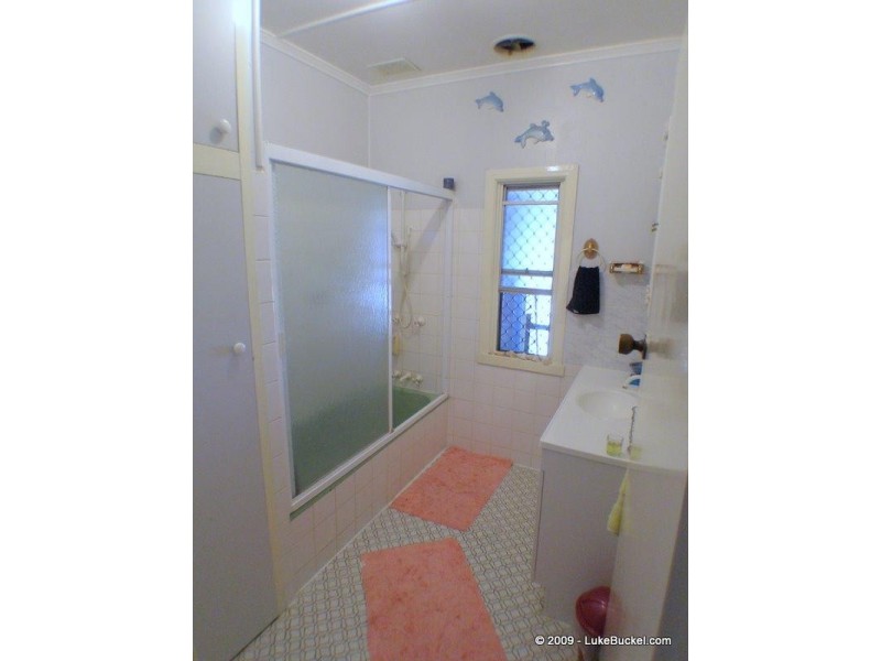 15 Larsen Street, Leichhardt QLD 4305