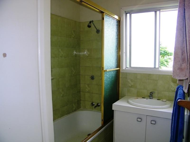 13 Helen Street, North Booval QLD 4304