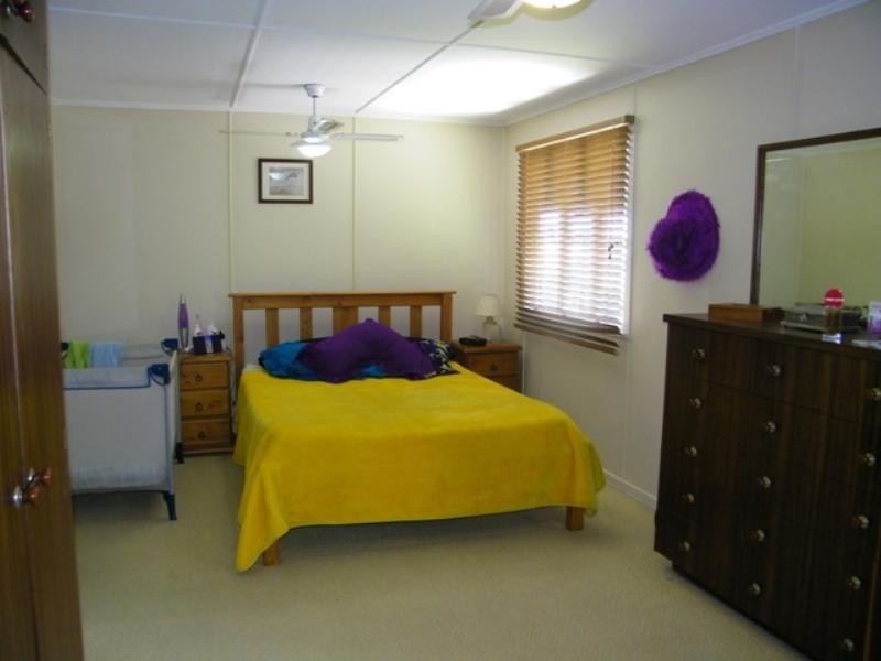 21 Raceview Street, Eastern Heights QLD 4305