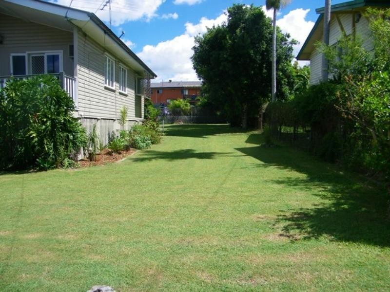 21 Raceview Street, Eastern Heights QLD 4305