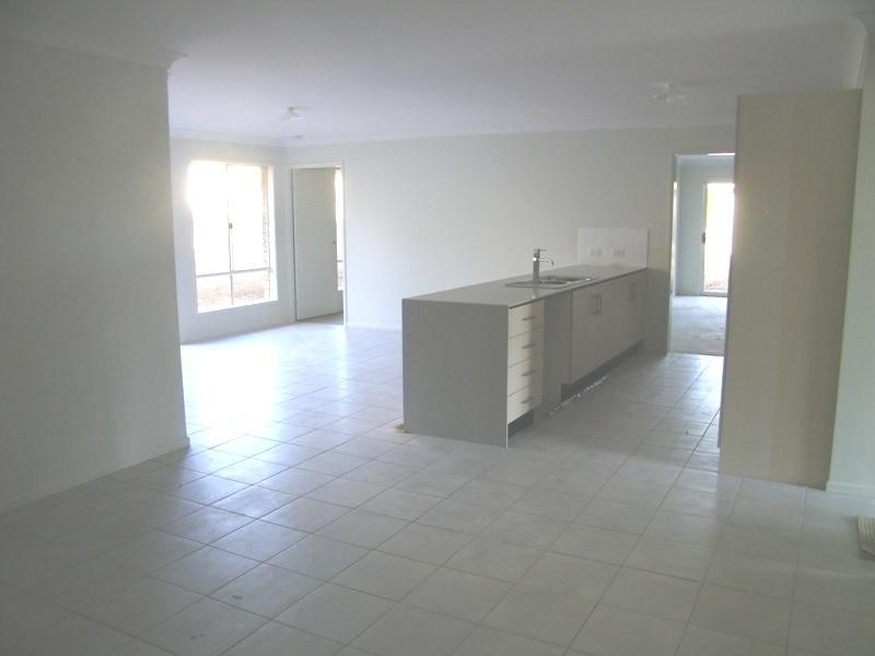 17 Figtree Court, Yamanto QLD 4305