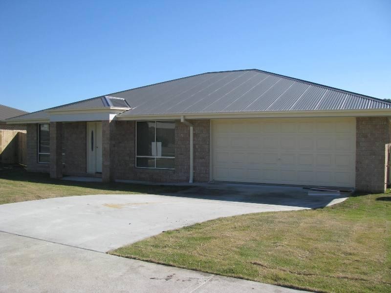 10 Waratah Court, Yamanto QLD 4305