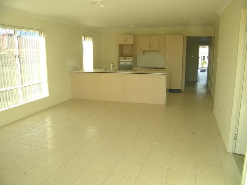 24 Bosswood Court, Yamanto QLD 4305