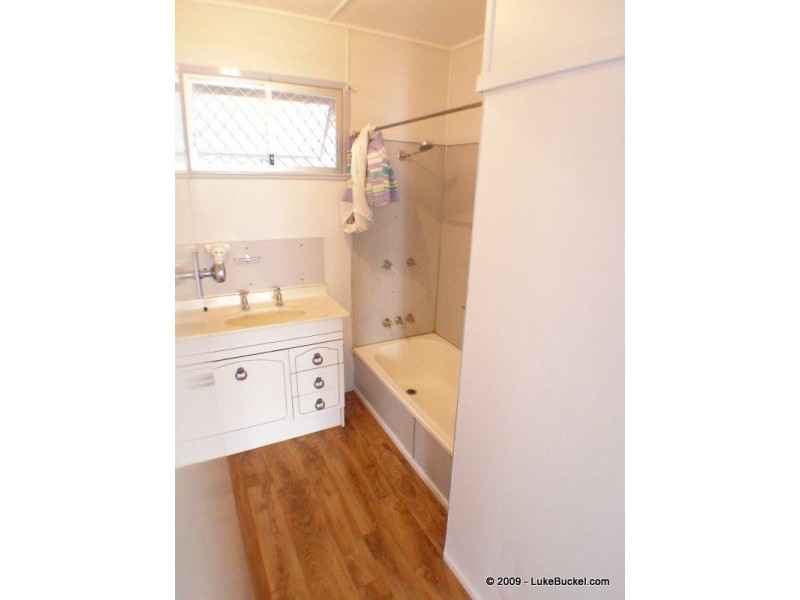 8 Watsonia Drive, Leichhardt QLD 4305