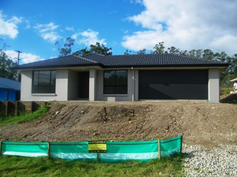 6 Eric Drive, Blackstone QLD 4304