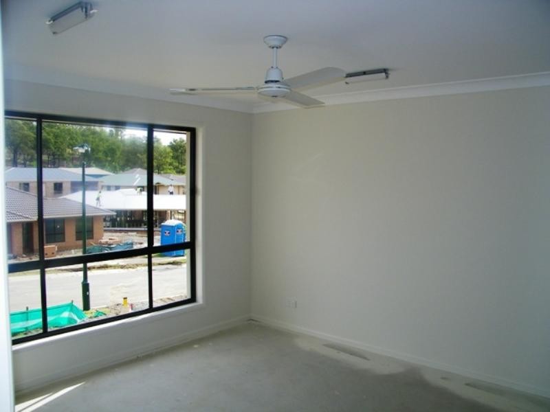 6 Eric Drive, Blackstone QLD 4304