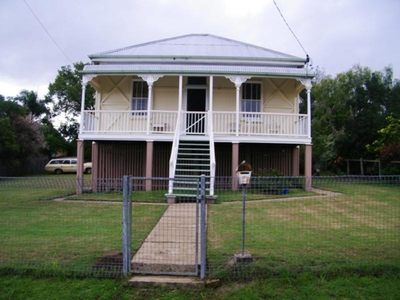 2 Cuffes Lane, North Ipswich QLD 4305