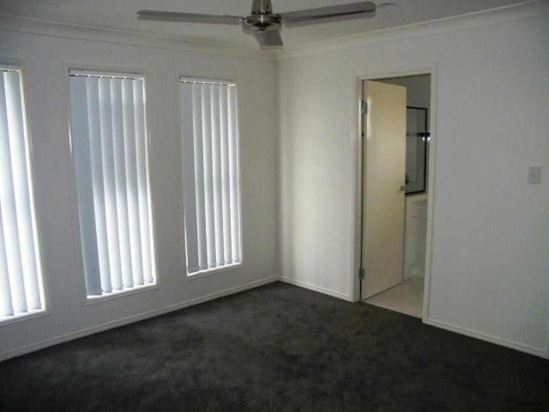 17 (lot 214) Pencarrow Crescent, Raceview QLD 4305