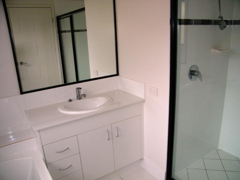 17 (lot 214) Pencarrow Crescent, Raceview QLD 4305