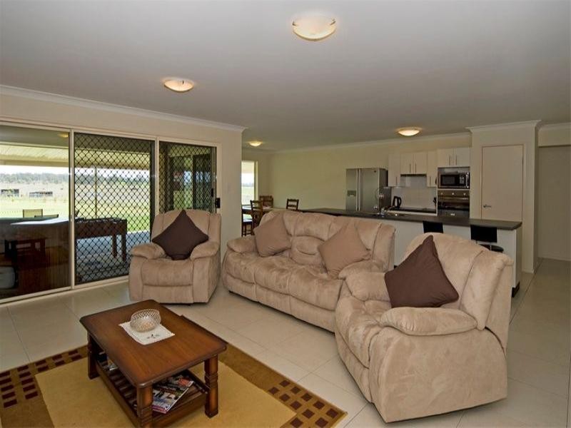 20 Ivory Close, Peak Crossing QLD 4306