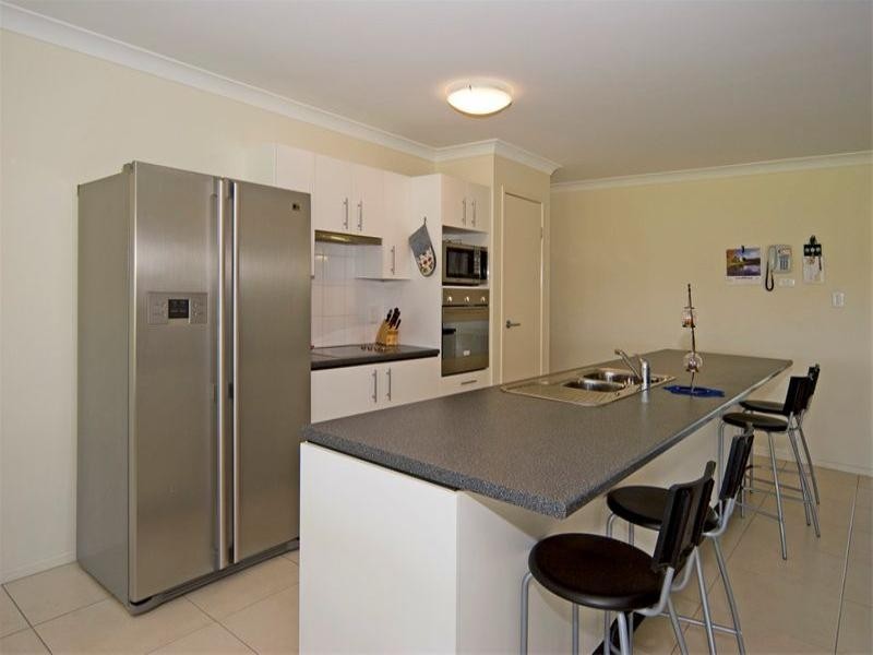 20 Ivory Close, Peak Crossing QLD 4306