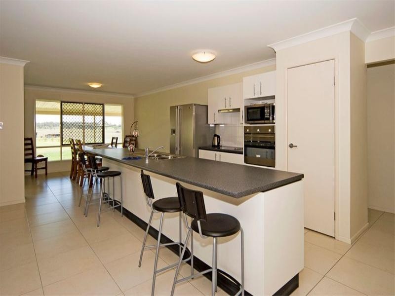 20 Ivory Close, Peak Crossing QLD 4306