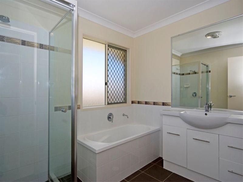 20 Ivory Close, Peak Crossing QLD 4306