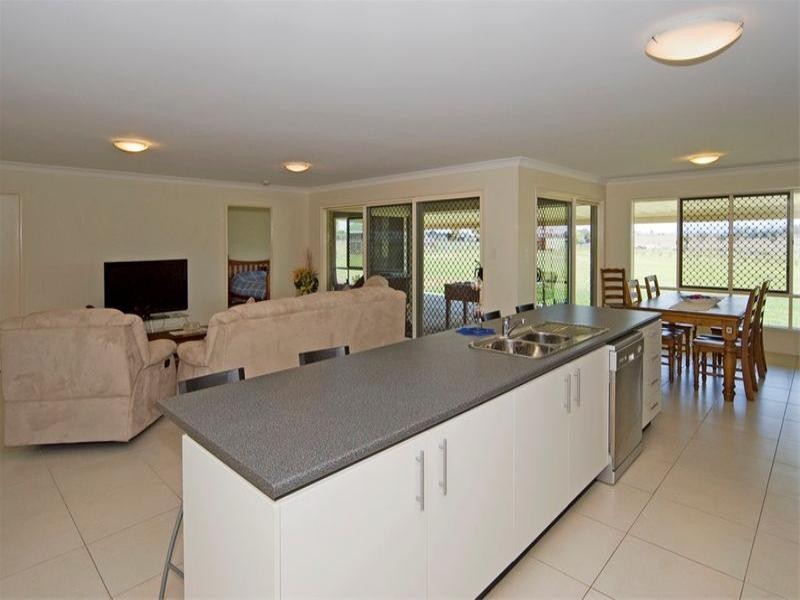 20 Ivory Close, Peak Crossing QLD 4306