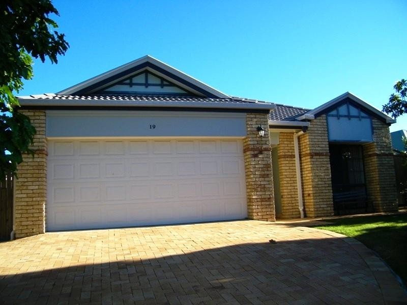 19 Elmhurst Crescent, Flinders View QLD 4305